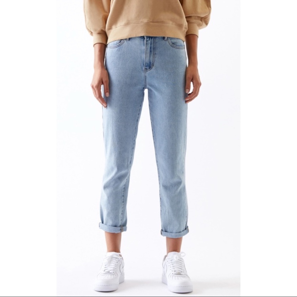 PacSun Light Wash Denim Mom Jeans